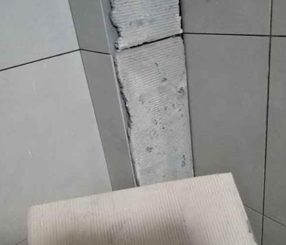 平乐瓷砖空鼓维修公司分享下厨房瓷砖脱落的补救措施。